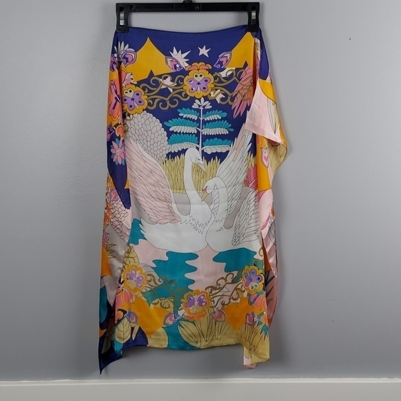 Ladies Decorative Swan Scarf - Picture 3 of 3